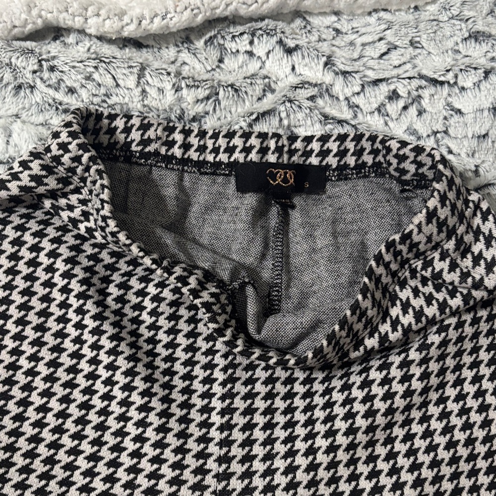 Black and White Houndstooth Top
